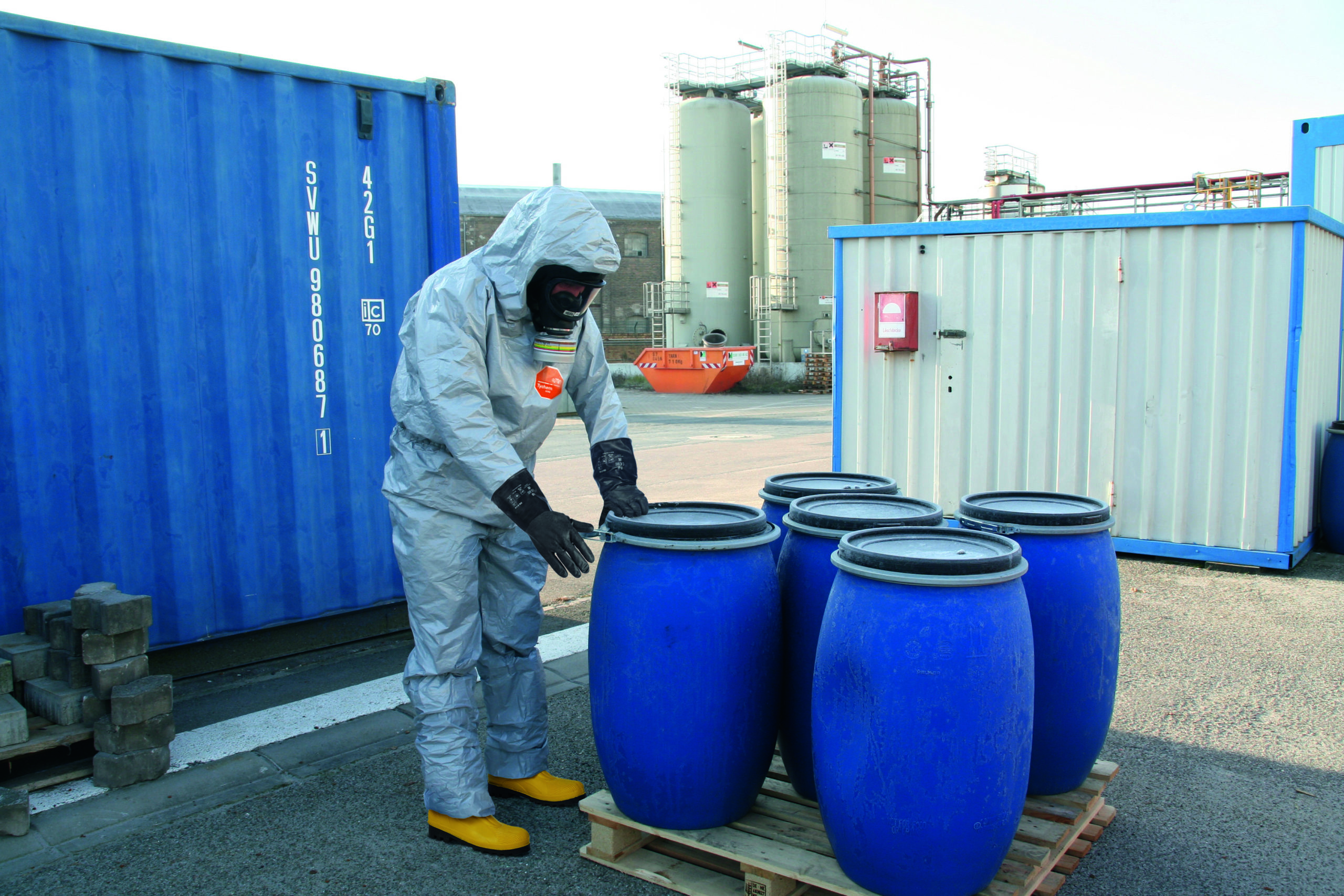 Protective coveralls: functions and types - Health and safety