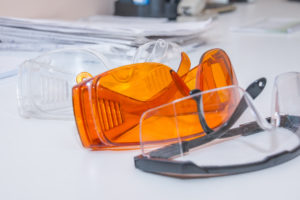 Okulary ochronne jeden z podstawowych środków ochrony indywidualnej